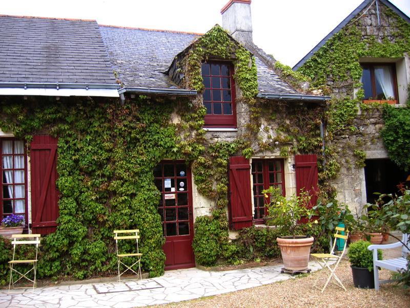 La Poiriere Bed & Breakfast Chemellier Exterior photo