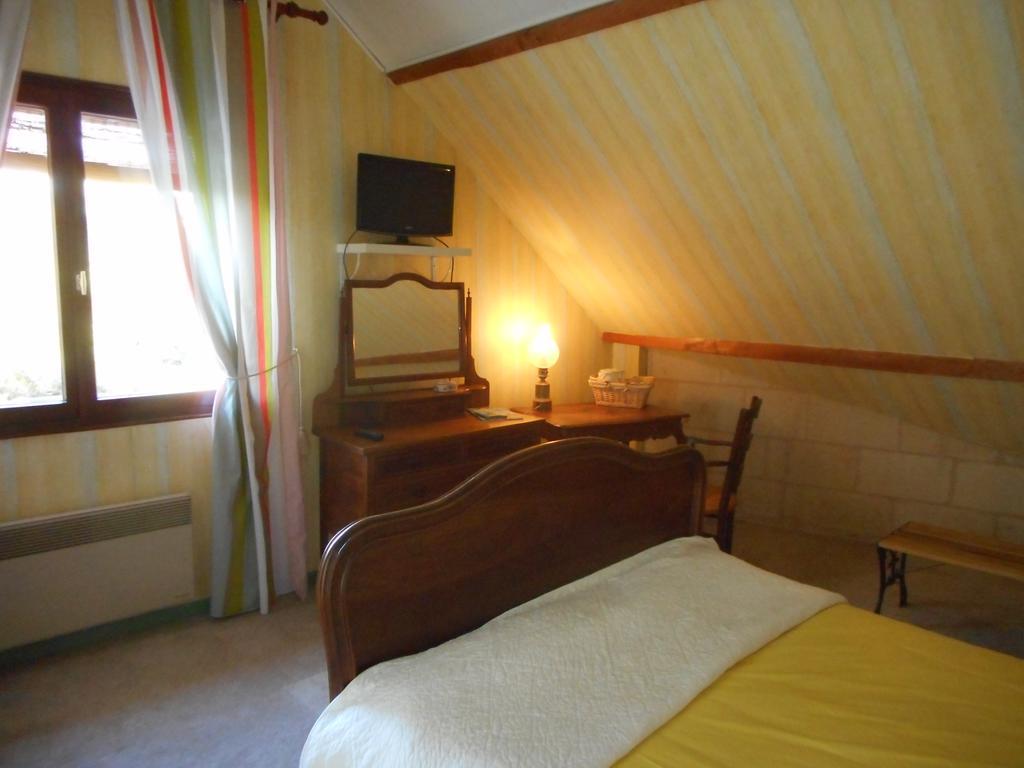 La Poiriere Bed & Breakfast Chemellier Exterior photo
